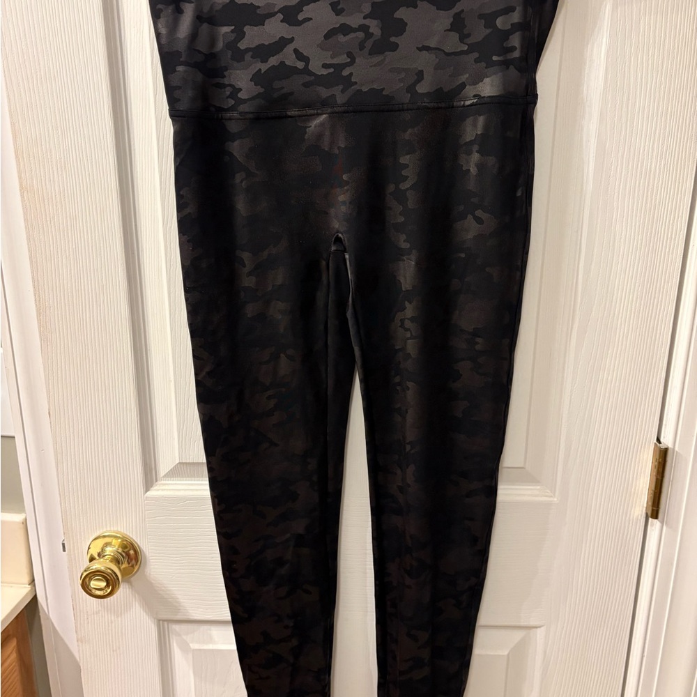 SPANX Dark Camouflage Leggings